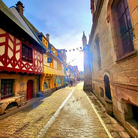 - Et à Côté Coule Rivière * Josselin
