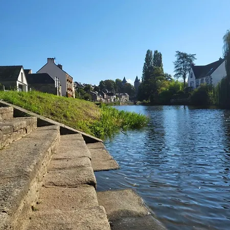 - Et à Côté Coule Rivière